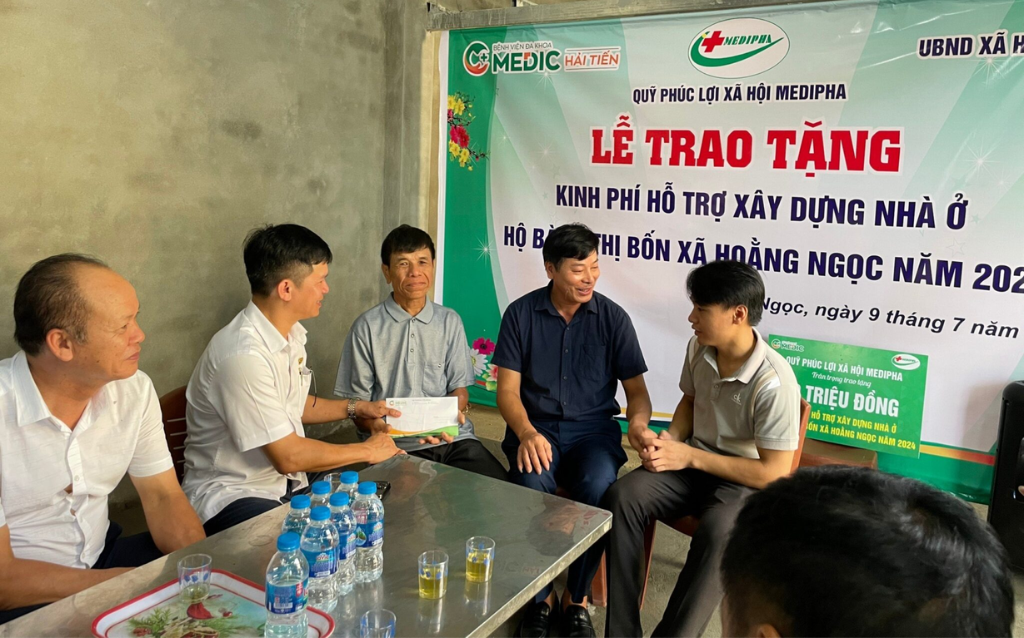 Chủ tịch HĐQT Tập đoàn Medipha trao tặng kinh phí hỗ trợ xây dựng nhà ở