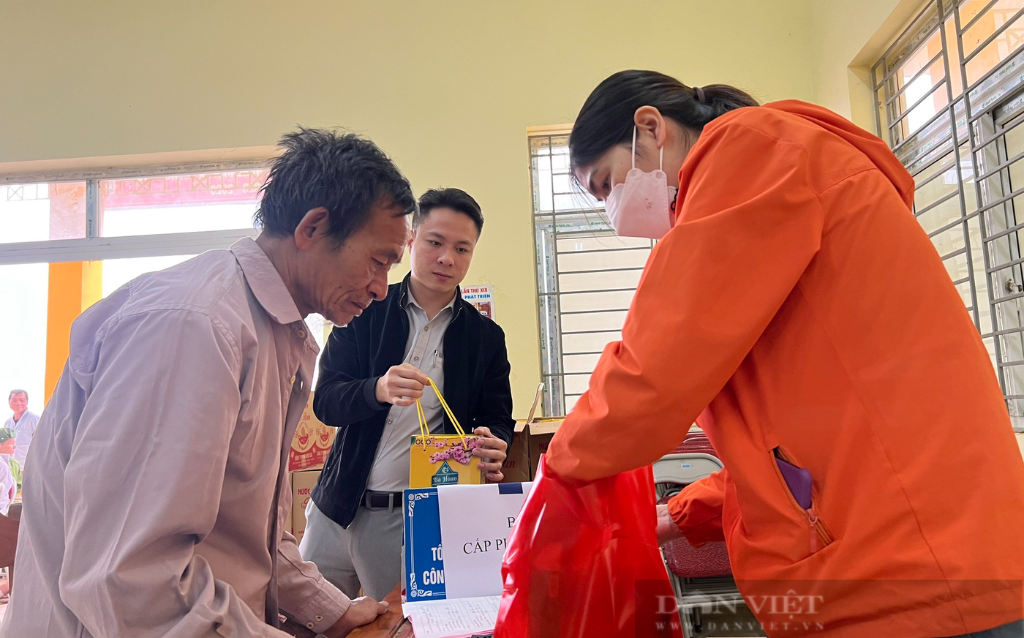 Công ty Cổ phần Tập đoàn Medipha và Bệnh viện Đa khoa Medic Hải Tiến triển khai chương trình khám bệnh, phát thuốc và tặng quà miễn phí cho bà con tại Quan Sơn, Thanh Hóa