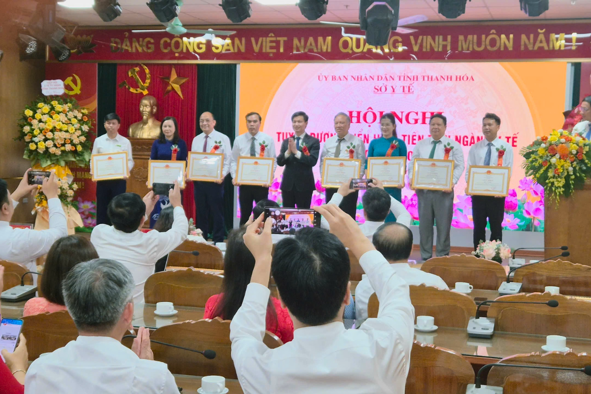 Khoảnh khắc vinh dự – phần thưởng xứng đáng cho những cống hiến không ngừng nghỉ