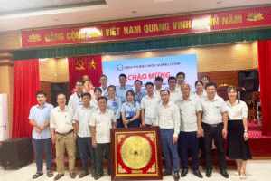 Đại diện hai đơn vị chụp ảnh lưu niệm