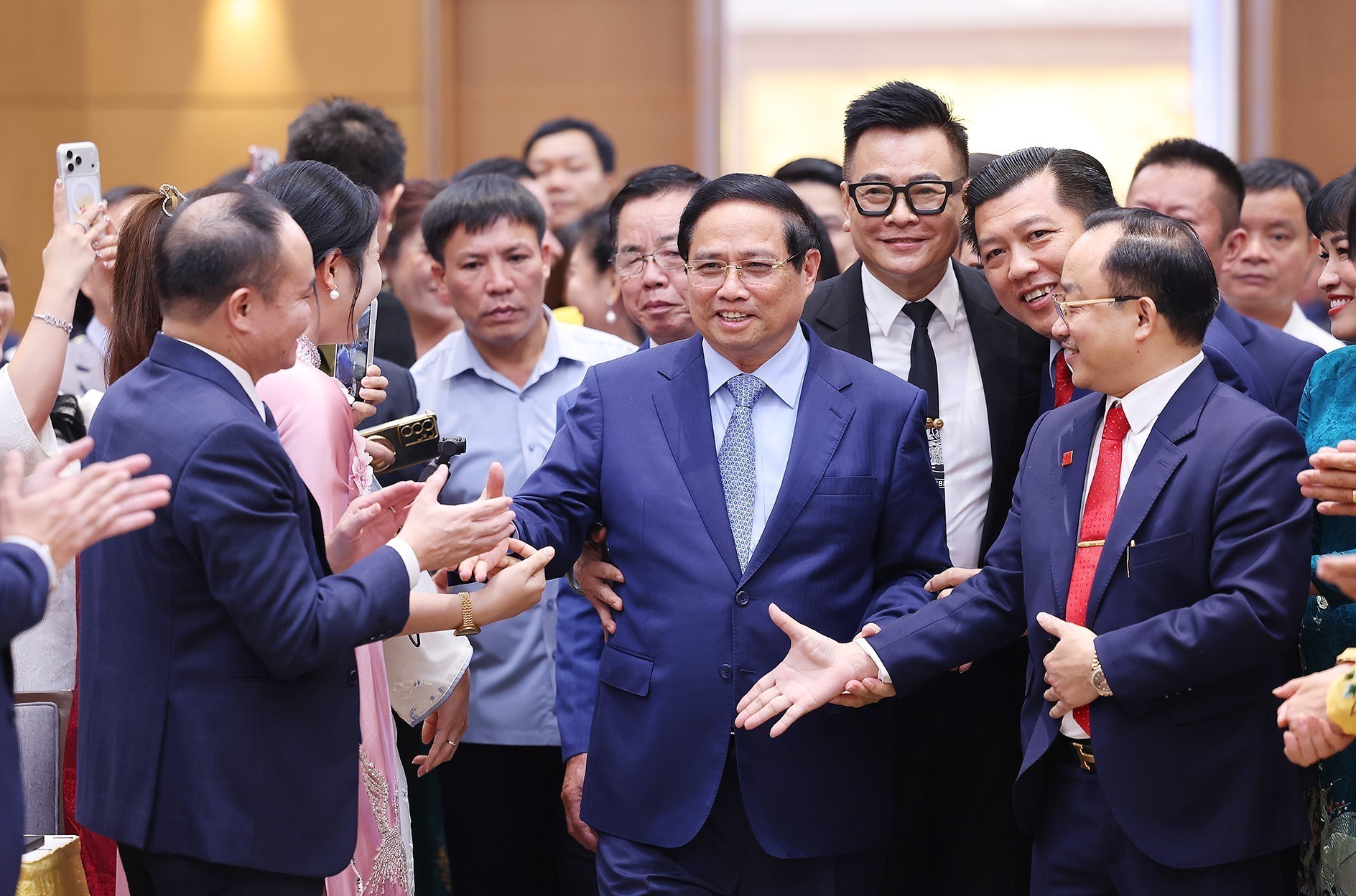 Thủ tướng Phạm Minh Chính gặp mặt đại diện doanh nghiệp nhân Ngày Doanh nhân Việt Nam.
